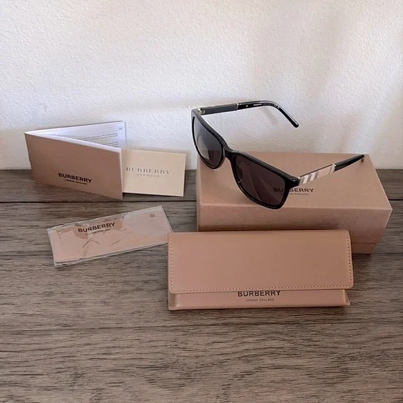 NWT [Burberry] Square Black/Grey Signature Plaid Sunglasses, Men’s or Unisex - Picture 2 of 16